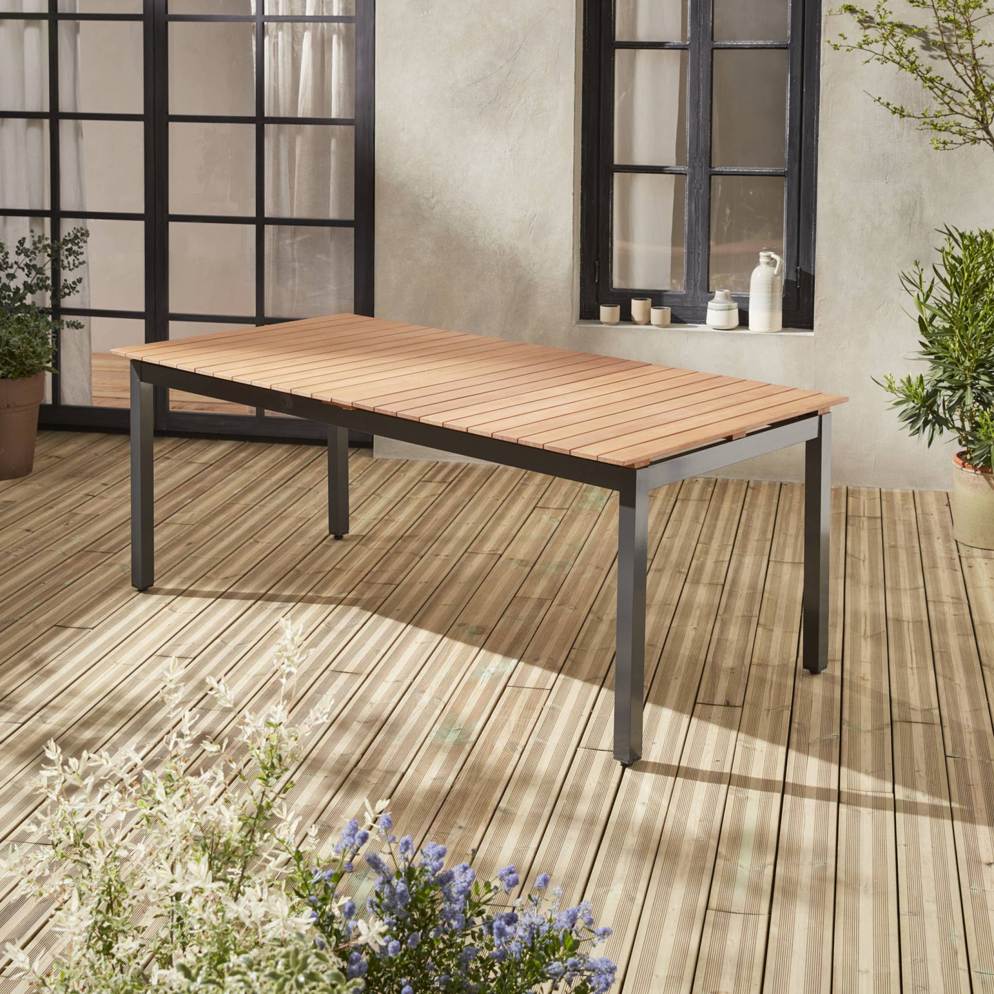 Table de jardin en bois aluminium extensible 200/250cm avec rallonge - Sevilla - bois d'Eucalyptus huilé et structure anthracite