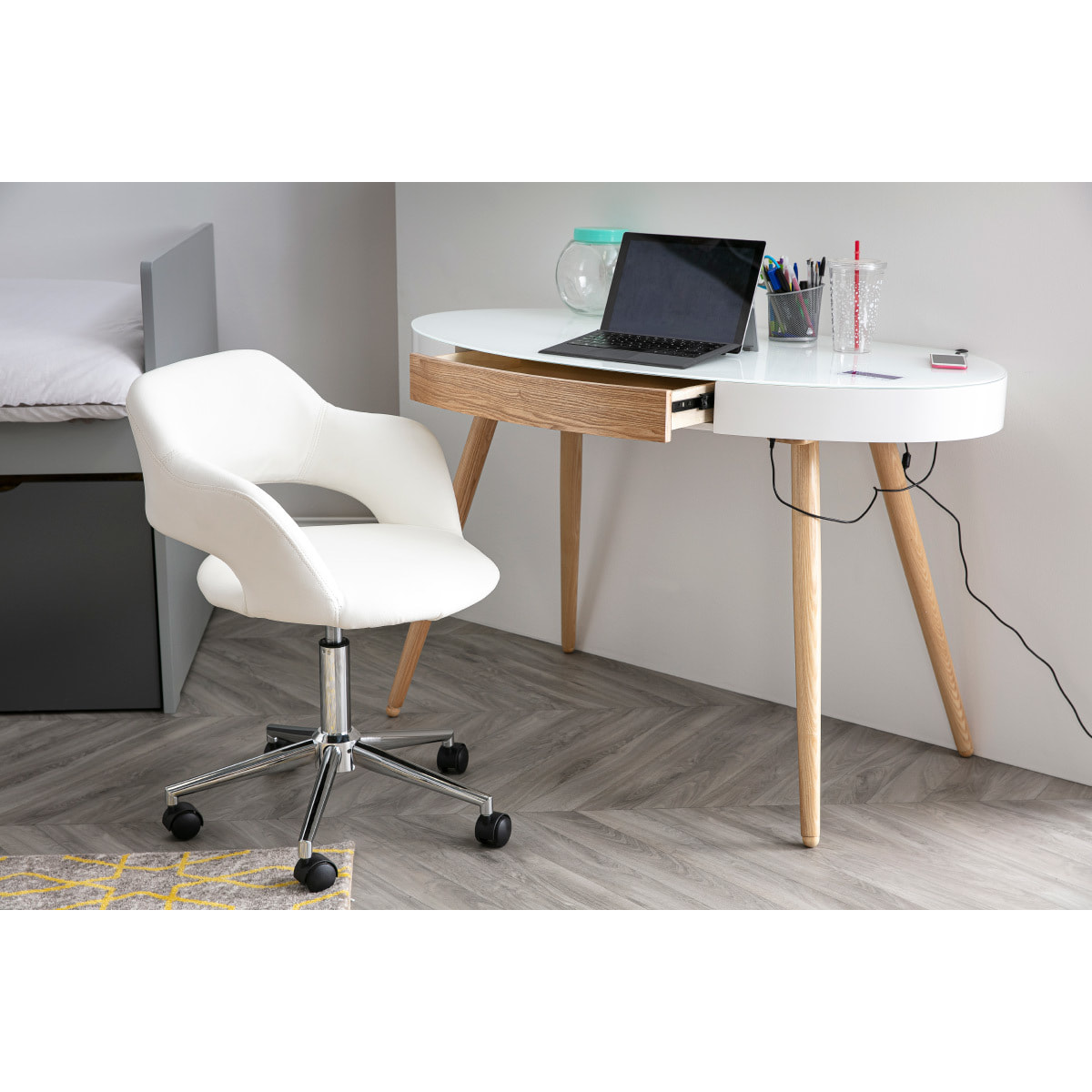 Chaise de bureau à roulettes design blanc et acier chromé JESSY