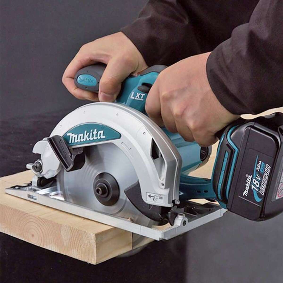 Scie circulaire Ø 165 mm 18V LXT - MAKITA - Sans batterie, ni chargeur - DSS610Z