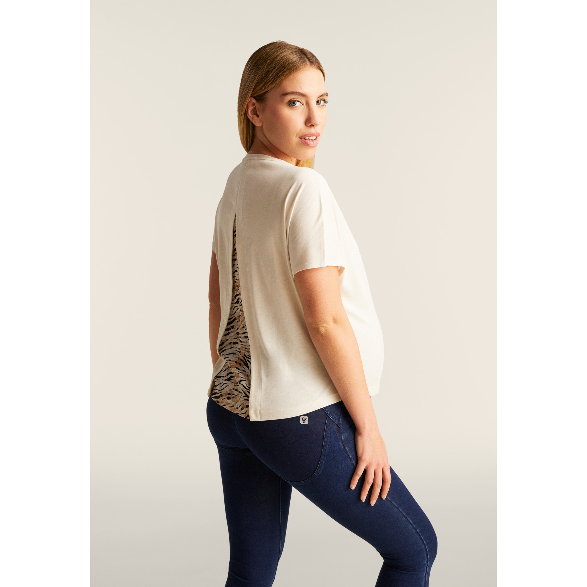 T-shirt maniche a kimono con stampa fantasia sul retro