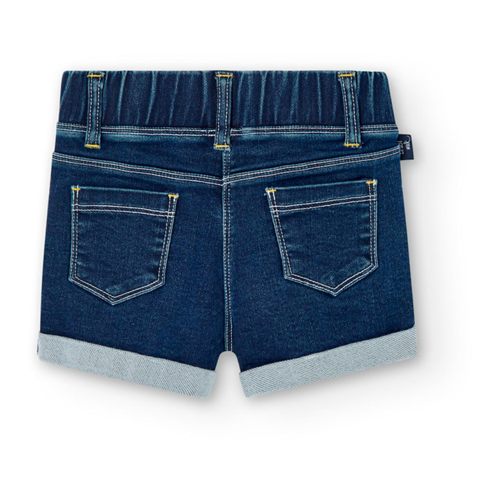 Shorts denim en azul con bolsillos y dibujo