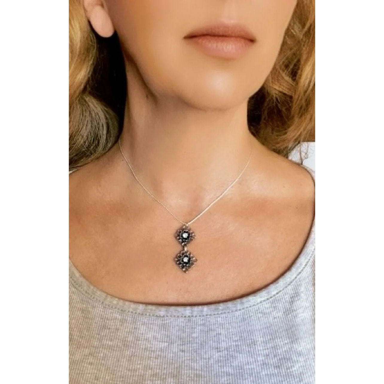 Conjunto reversible Collar y dos pares pendientes en plata 10µ y cristal SW Fuschia y Cristal