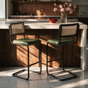 Lot de 2 chaises de bar 76 cm en cannage et cuir vert - Léandre