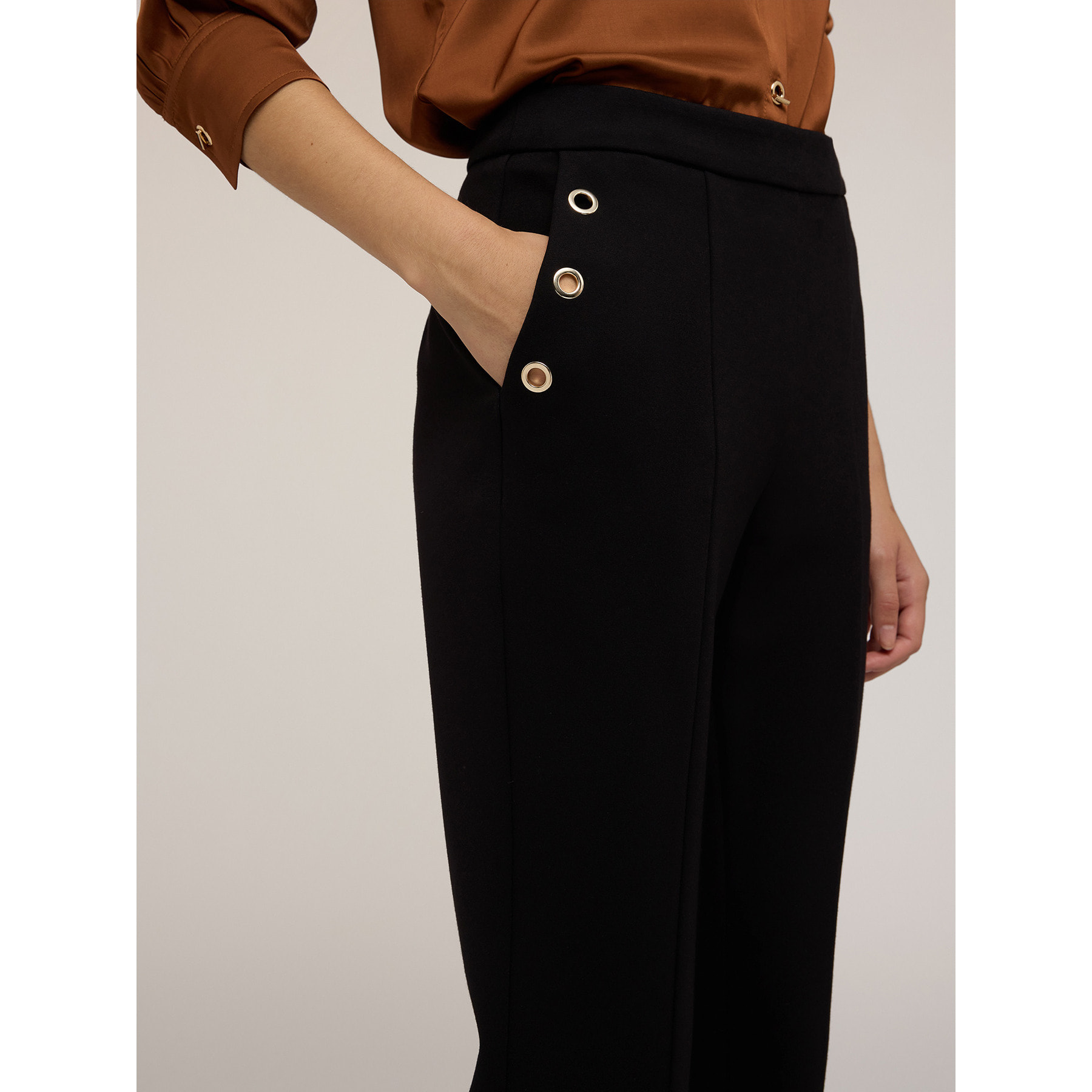 Motivi - Pantalones regular con motivo de ojales - Negro