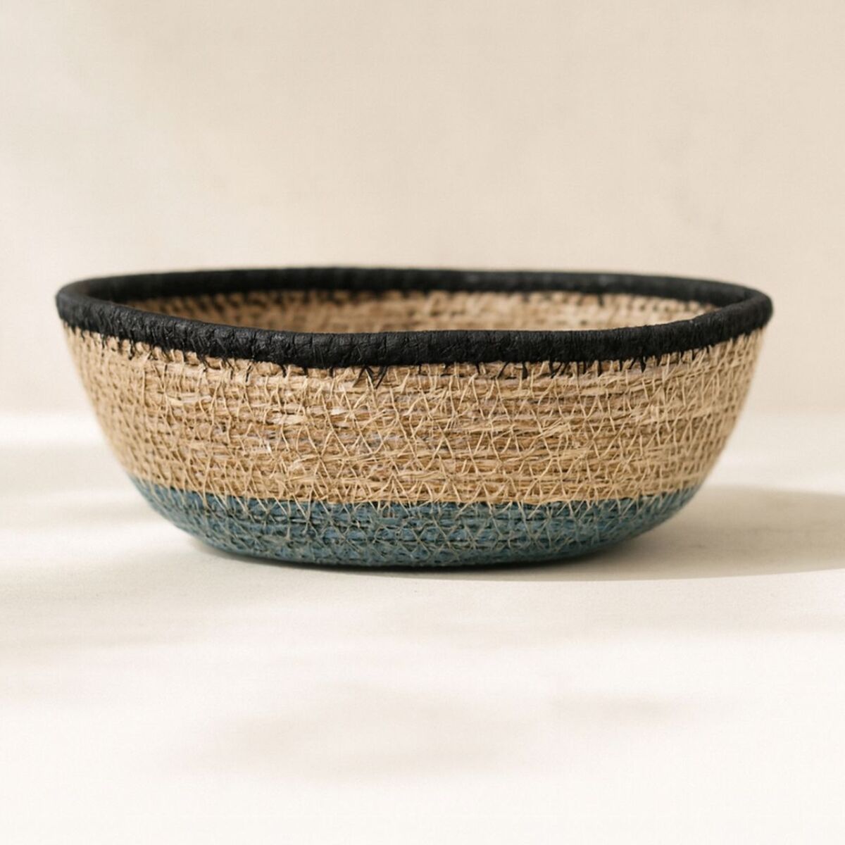 Panier ovale en jonc de mer naturel et bleu d20cm DUNE