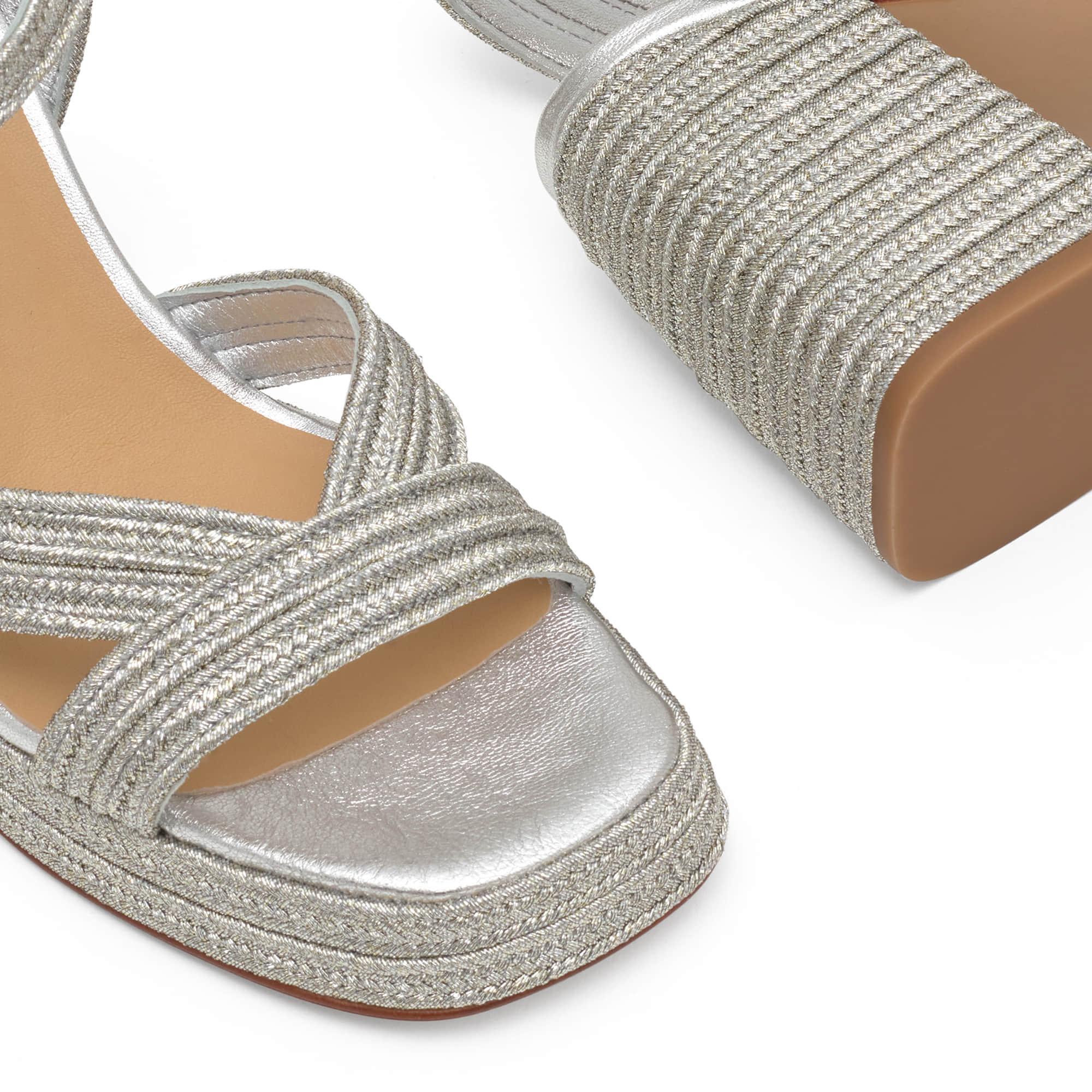 Sandalias de tacón de mujer Valle trenzada en acabado metalizado