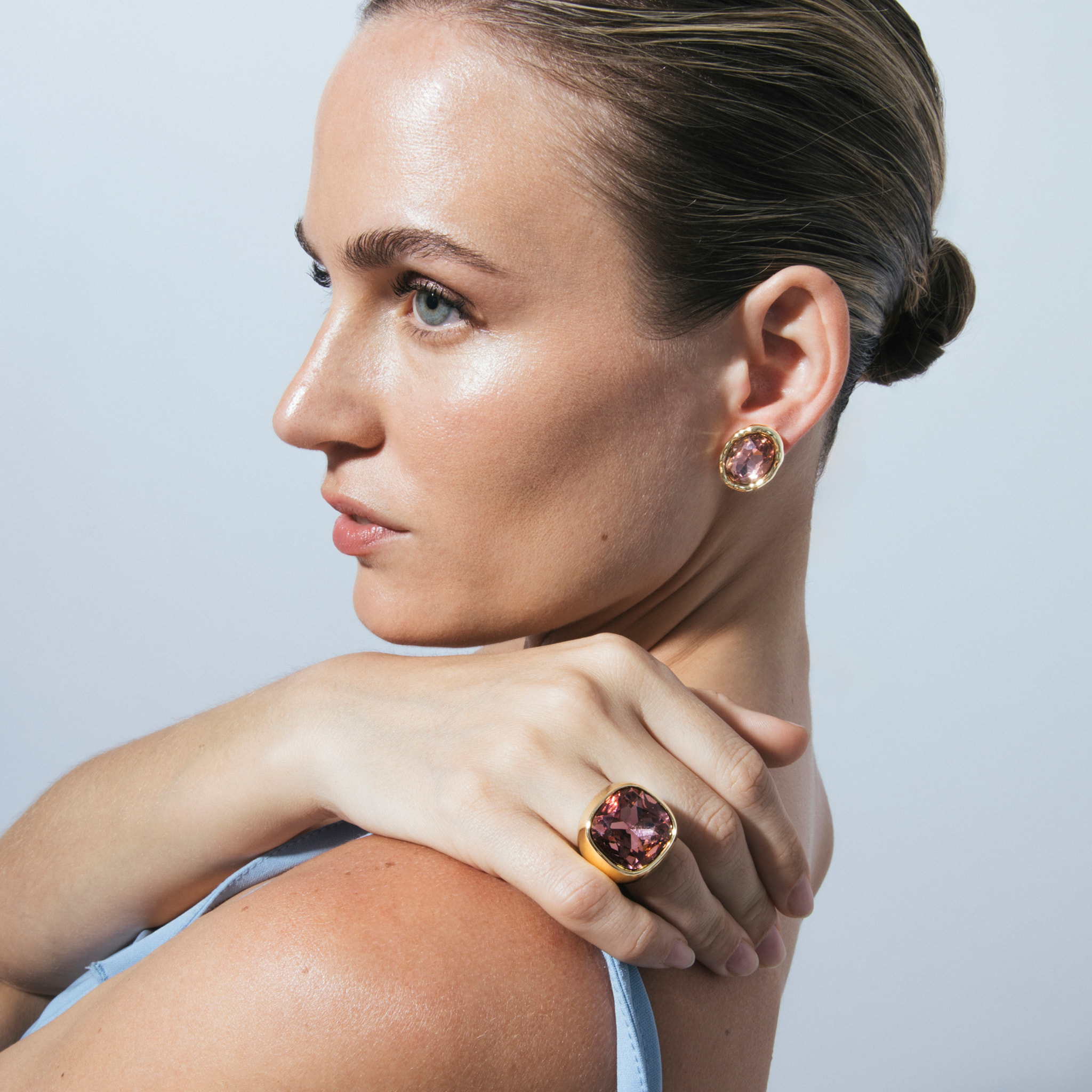 Anillo Ashan acabado oro amarillo 18k