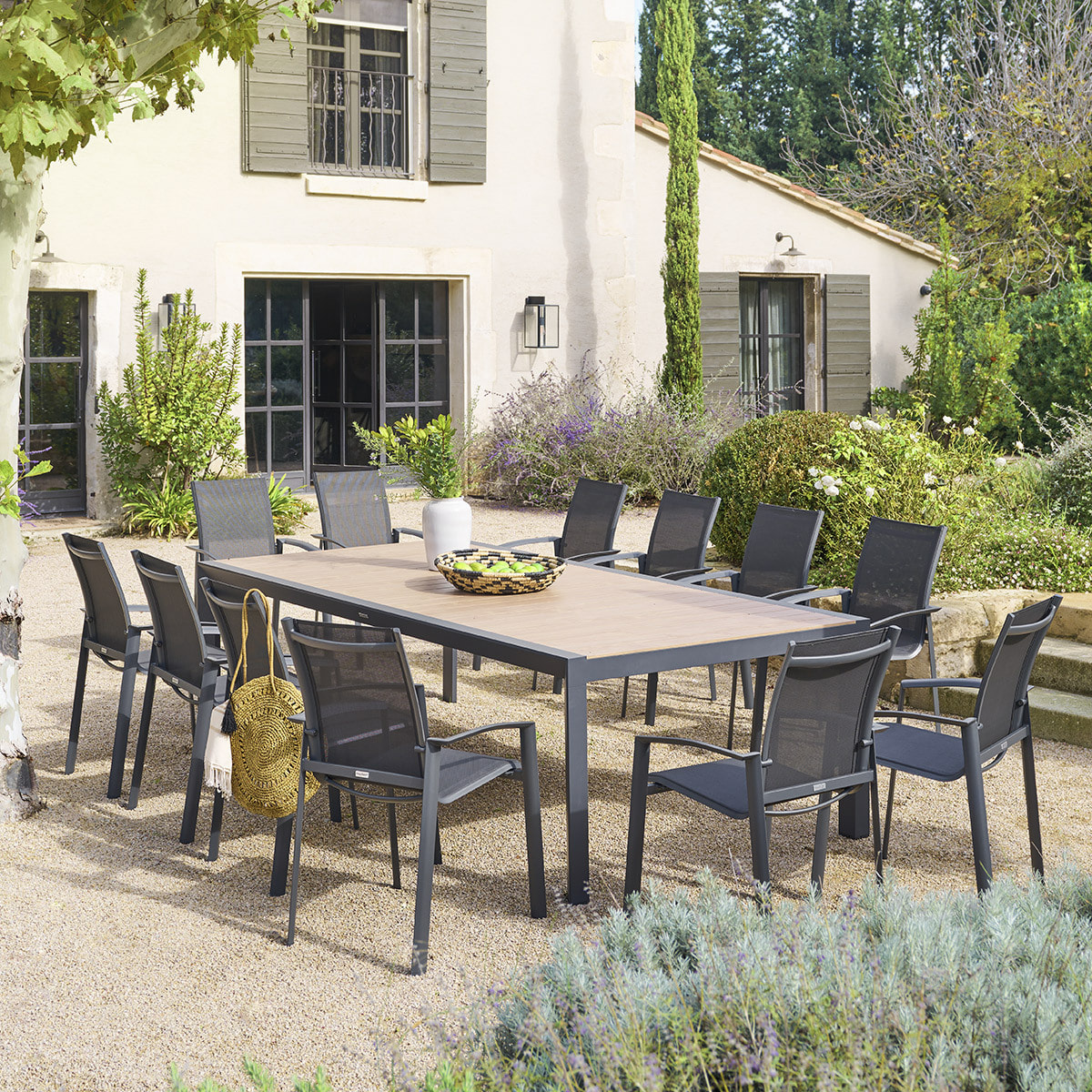Table de jardin "Évasion" effet bois honey & graphite 12 places lates en aluminium