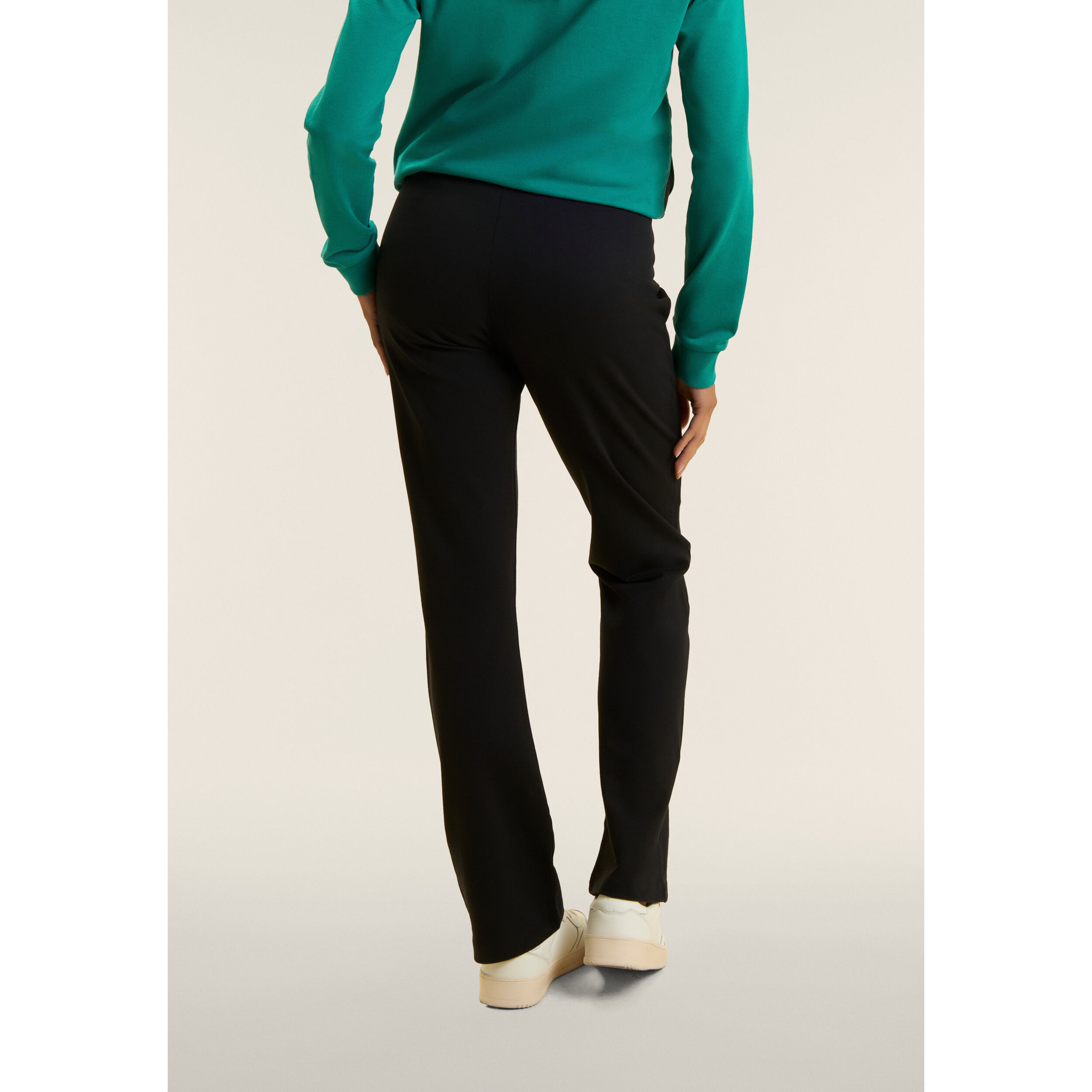 Tuta con zip e cappuccio, inserti a contrasto e dettagli logo