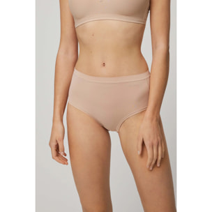 Slip a vita alta con finiture nude invisibili