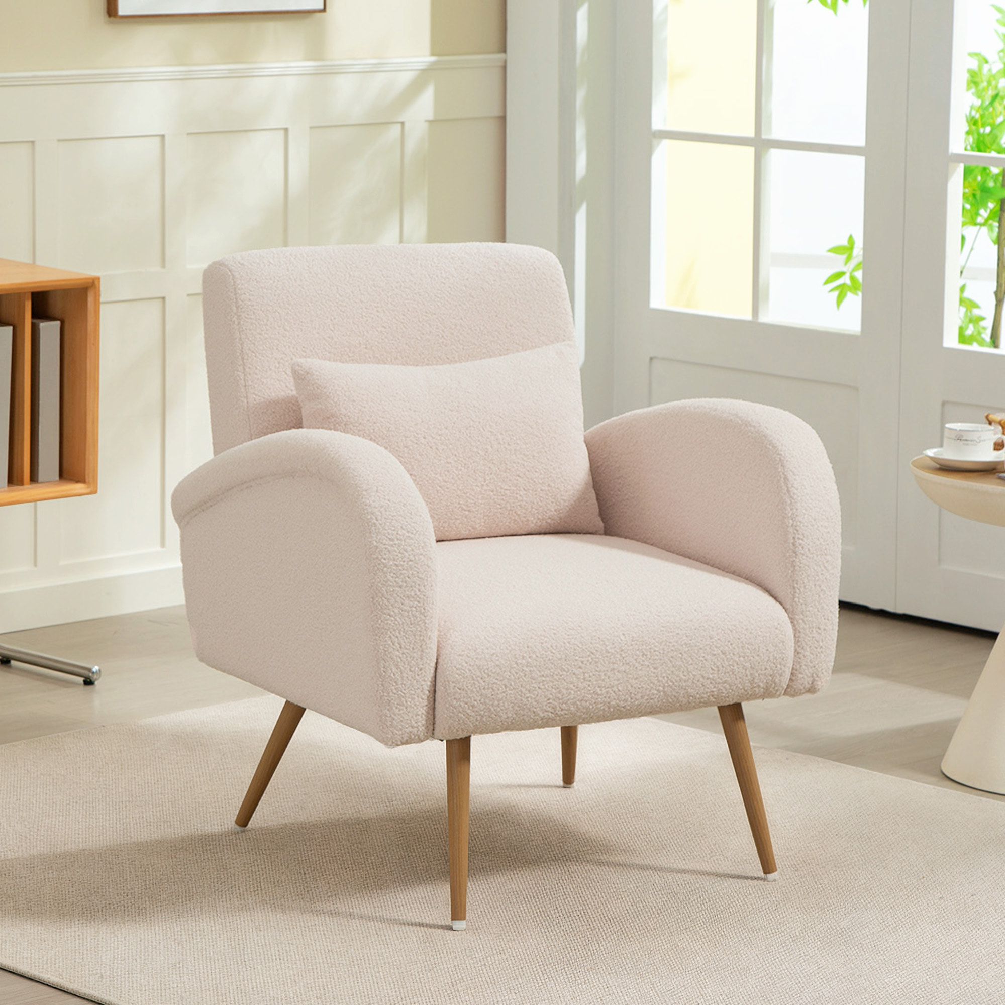 Fauteuil lounge style nordique bouclette piètement effilé incliné métal effet bois