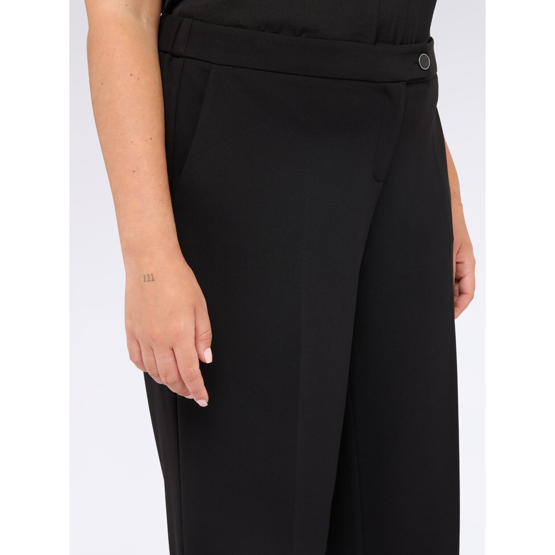 Fiorella Rubino - Pantaloni wide leg in tessuto stretch - Nero