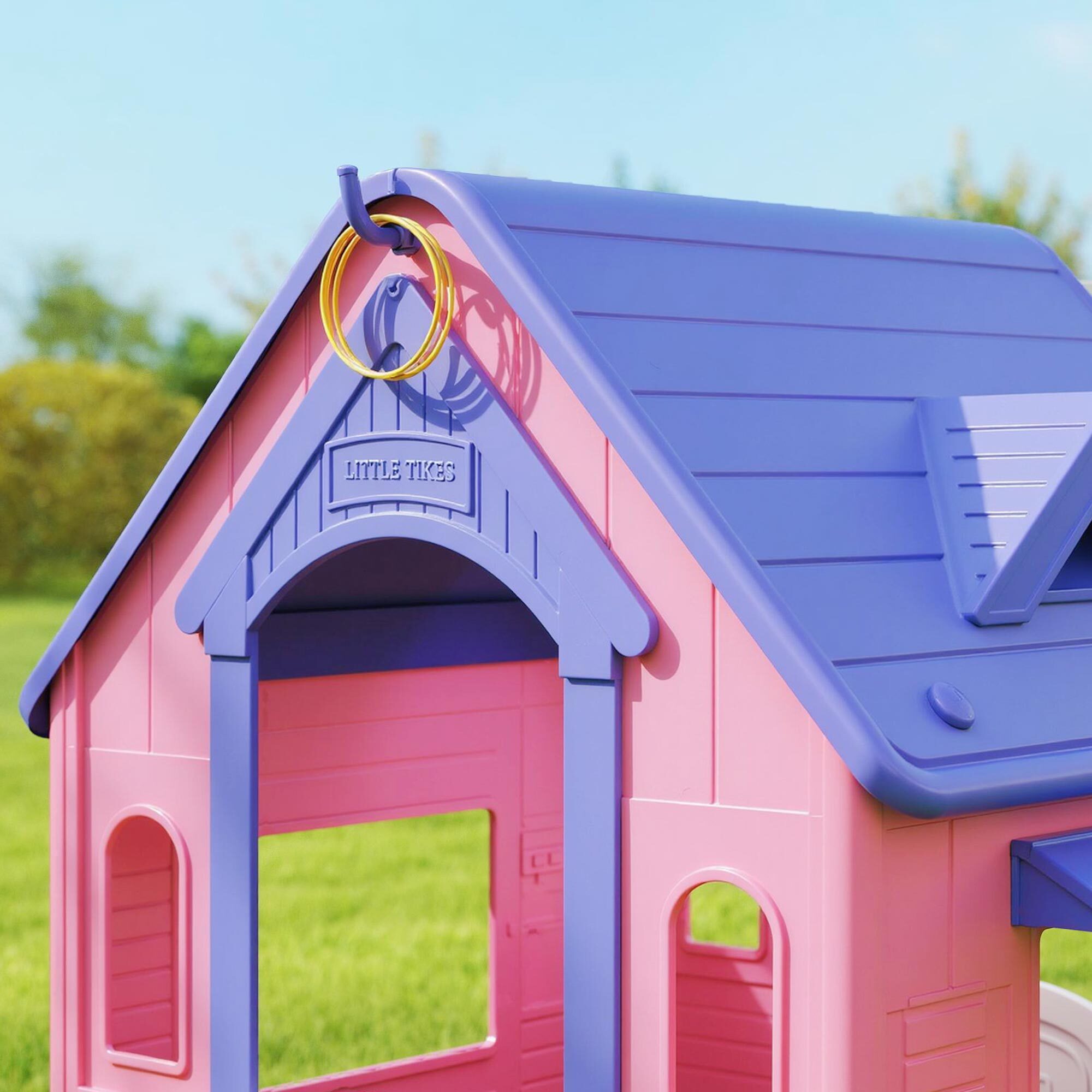 Casita Infantil Exterior e Interior 3 en 1, Casita Infantil de Jardín con Lanzamiento de Aros, Baloncesto, Casa de Juegos para Niños de 2-5 Años, Rosa y Morado