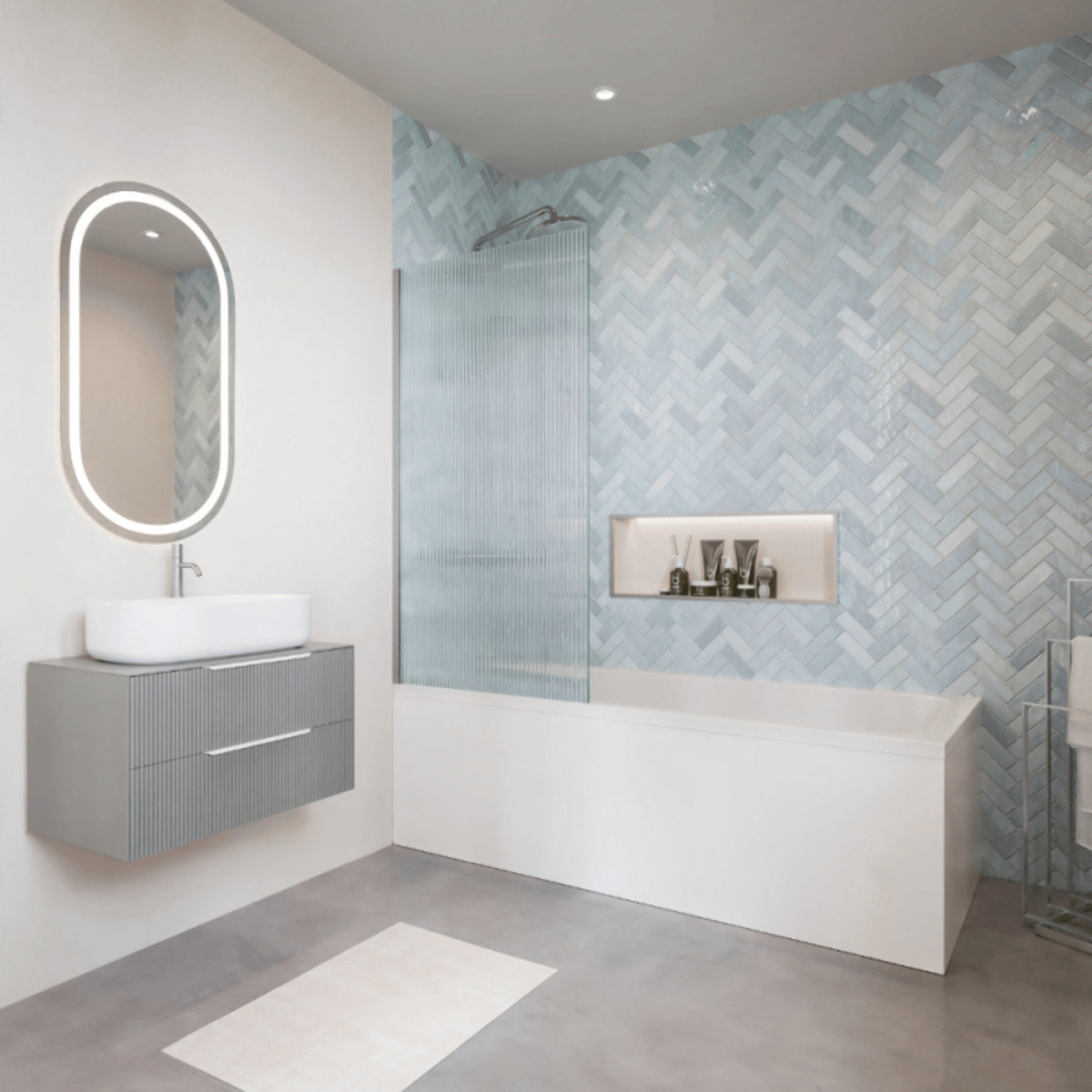 Baignoire droite VILLEROY ET BOCH Collaro Blanc mat vidage et trop plein blanc mat + Pare bain  AURYS Raywall