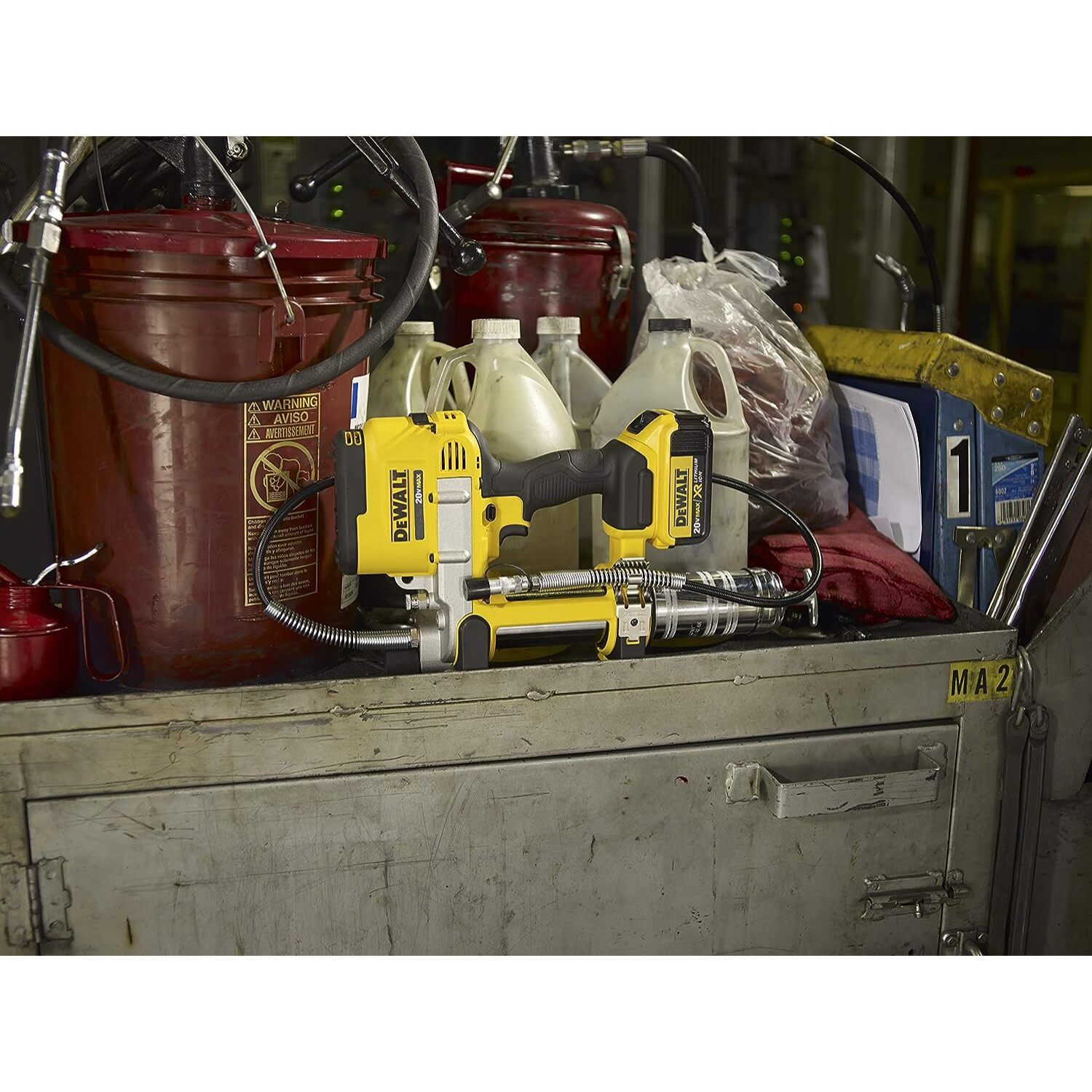 Pompe à graisse XR 18V 4AH Li-Ion - DEWALT - avec 1 batterie 4.0 Ah - chargeur - coffret - DCGG571M1-QW
