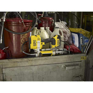 Pompe à graisse XR 18V 4AH Li-Ion - DEWALT - avec 1 batterie 4.0 Ah - chargeur - coffret - DCGG571M1-QW