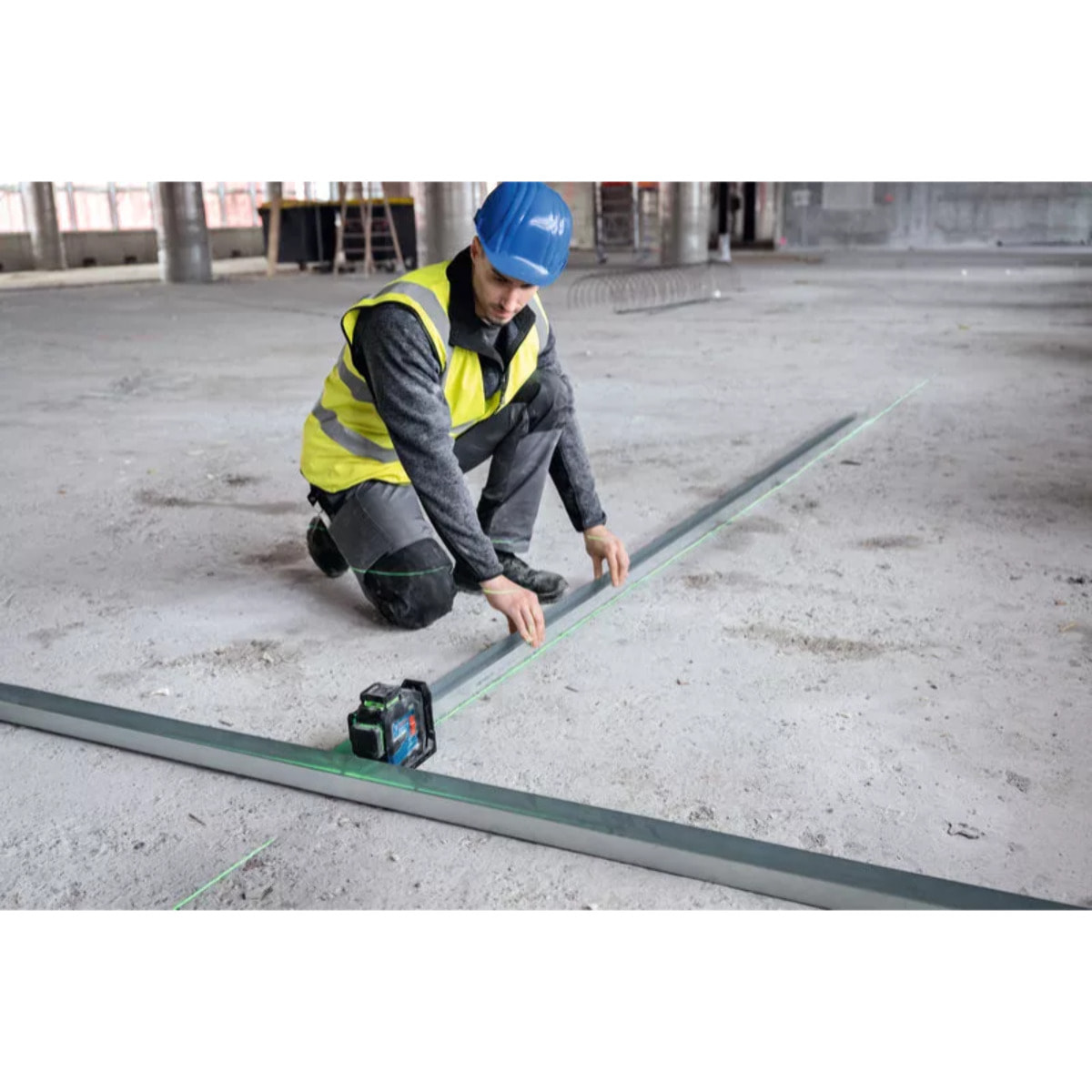 Laser lignes 3 plans GLL 80-33 G Professional + 4 piles 1.5 V LR6 AA - BOSCH - 601065500