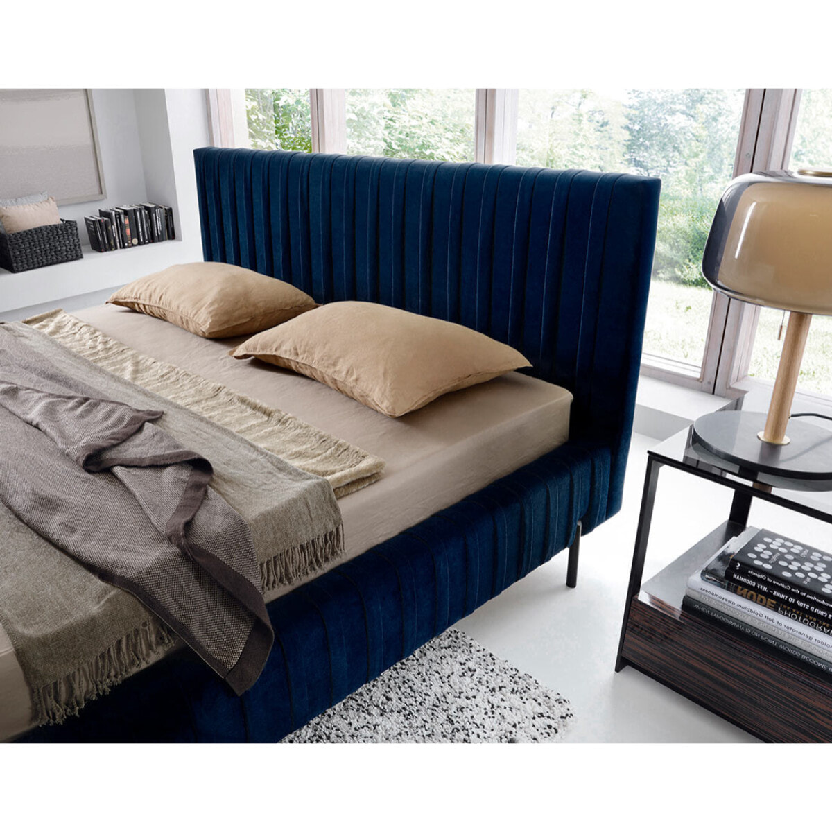Flavio - lit coffre - 160x200 cm - sommier inclus - en velours - Bleu roi