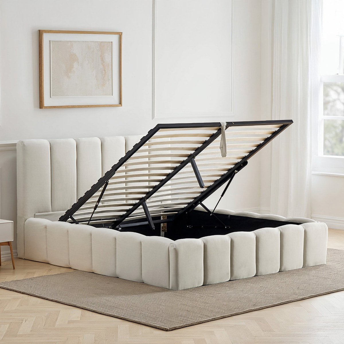 Lit Coffre Madeleine en tissu Beige, Grand espace de Rangement, Tête de lit rembourrée, Lattes actives, Vérins Hydrauliques, Design Élégant