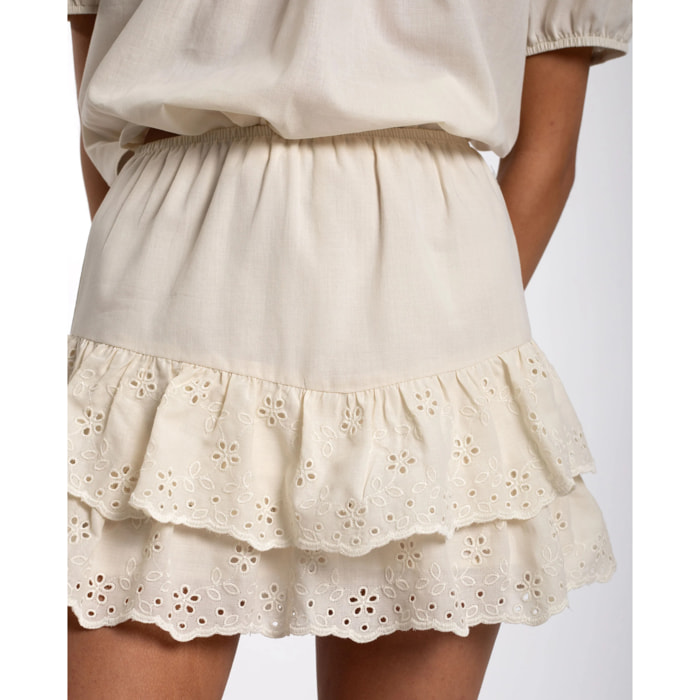 Falda mini con volantes bordados