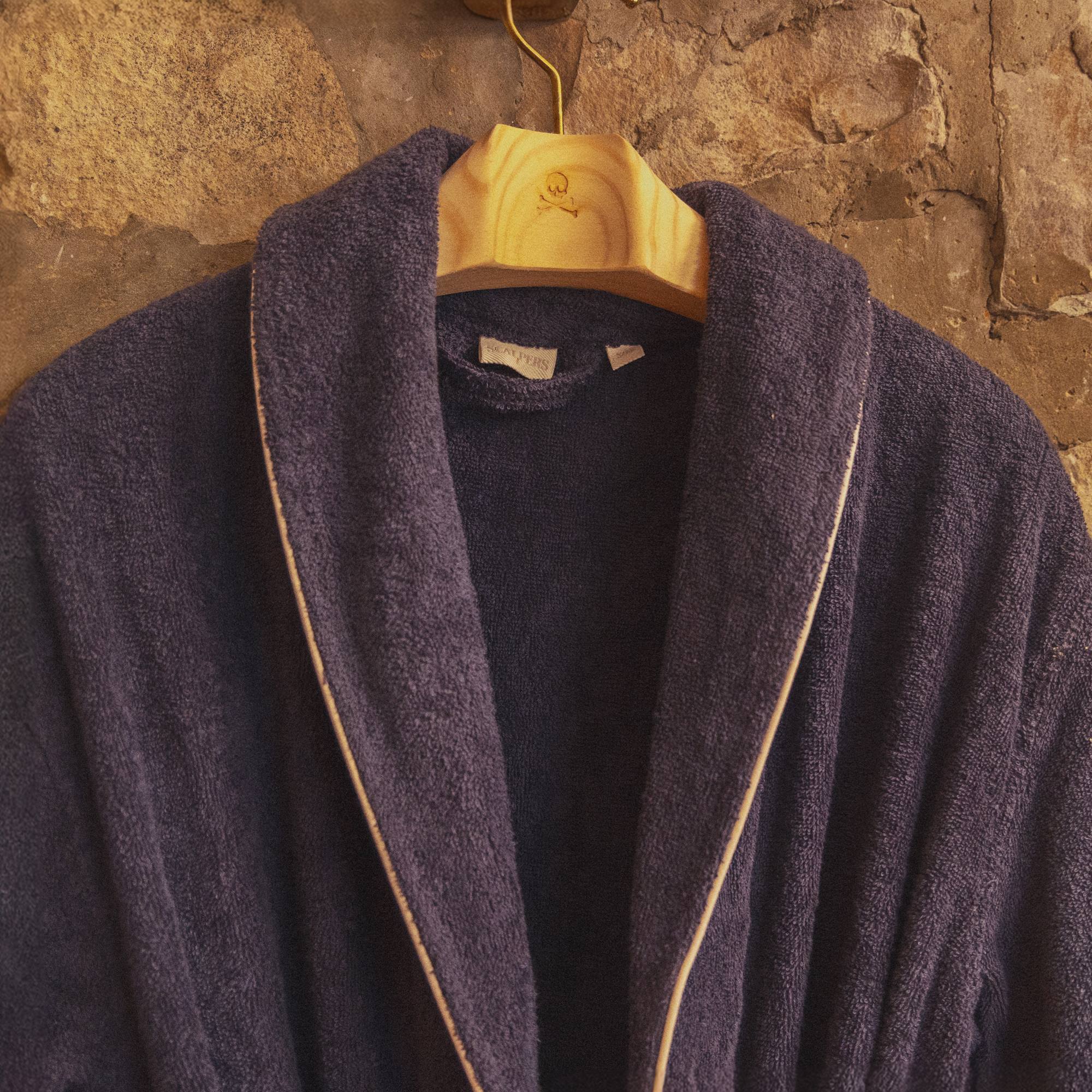 Scalpers albornoz liso con ribete y detalle bordado azul marino talla l-xl