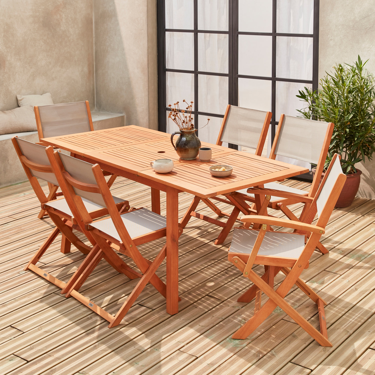 Table de jardin extensible bois d'eucalyptus + 6 assises - Almeria - Table 120/180cm avec rallonge. 2 fauteuils et 4 chaises. en bois d'Eucalyptus huilé et textilène gris taupe