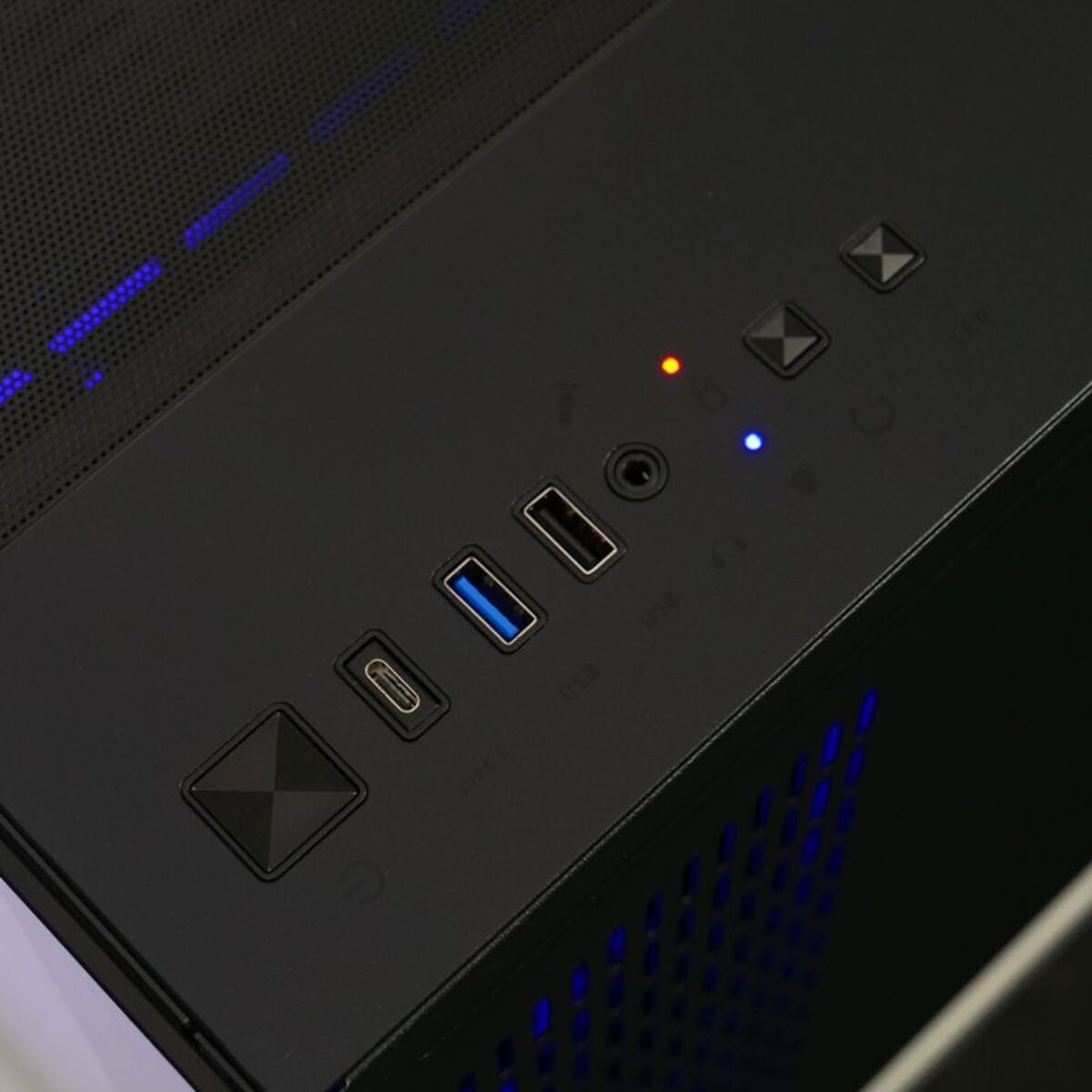 PC Gamer MRED AMD Ryzen 7 7800X3D – AMD Radeon RX 9070 XT – 32 Go RAM DDR5 – SSD 1 To