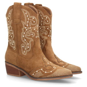Botín cowboy mujer caña media con tachuelas decorativas y tacón bajo