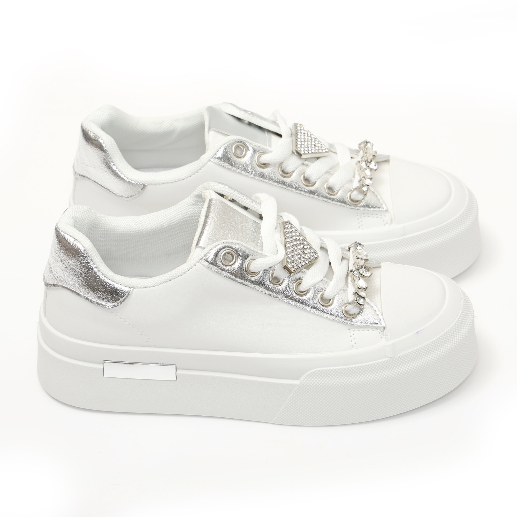 Sneakers in simil pelle con dettagli gioiello
