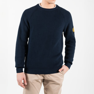 Maglione in caldo cotone a girocollo con ricamo sulla manica sinistra