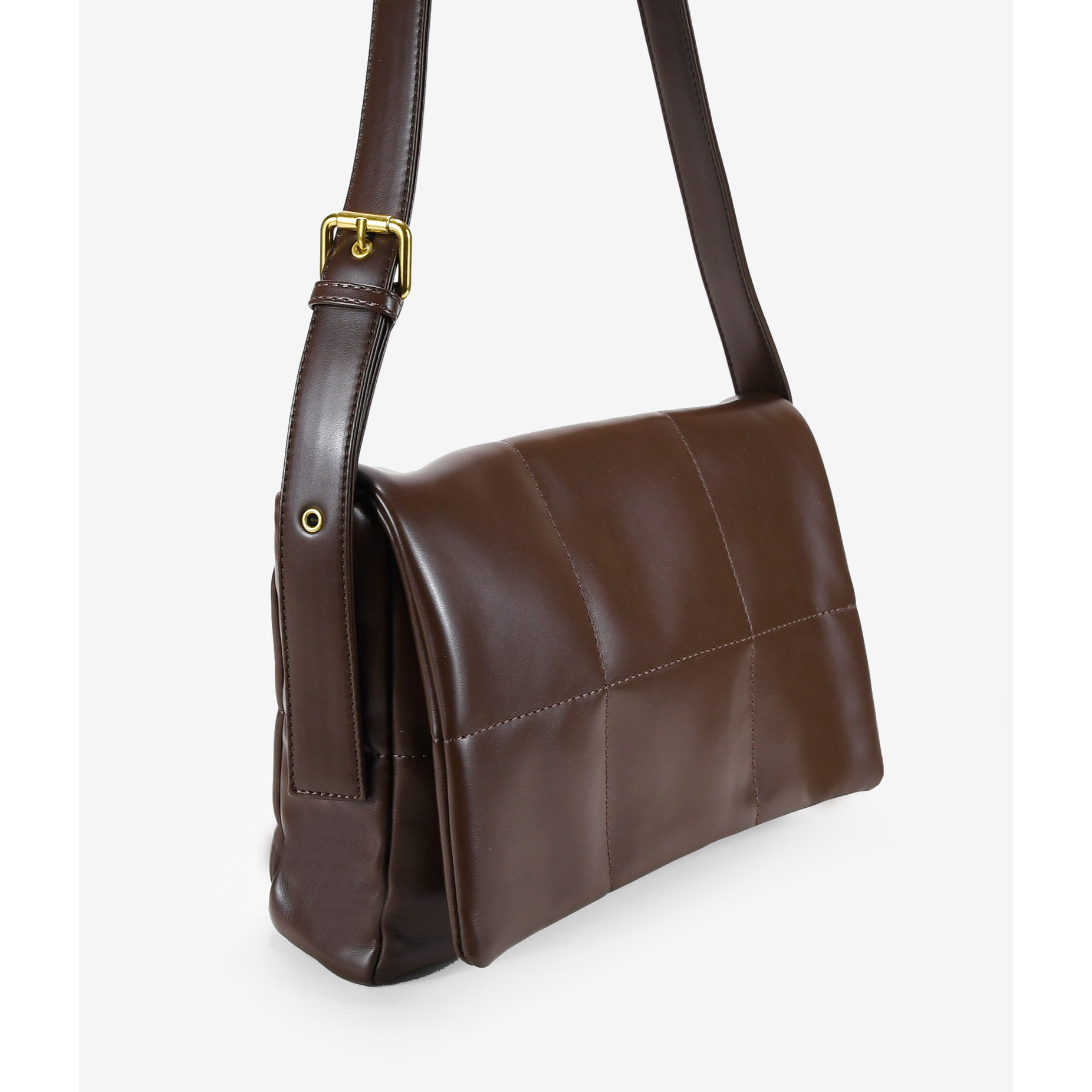 Bolso bandolera marrón con acolchado