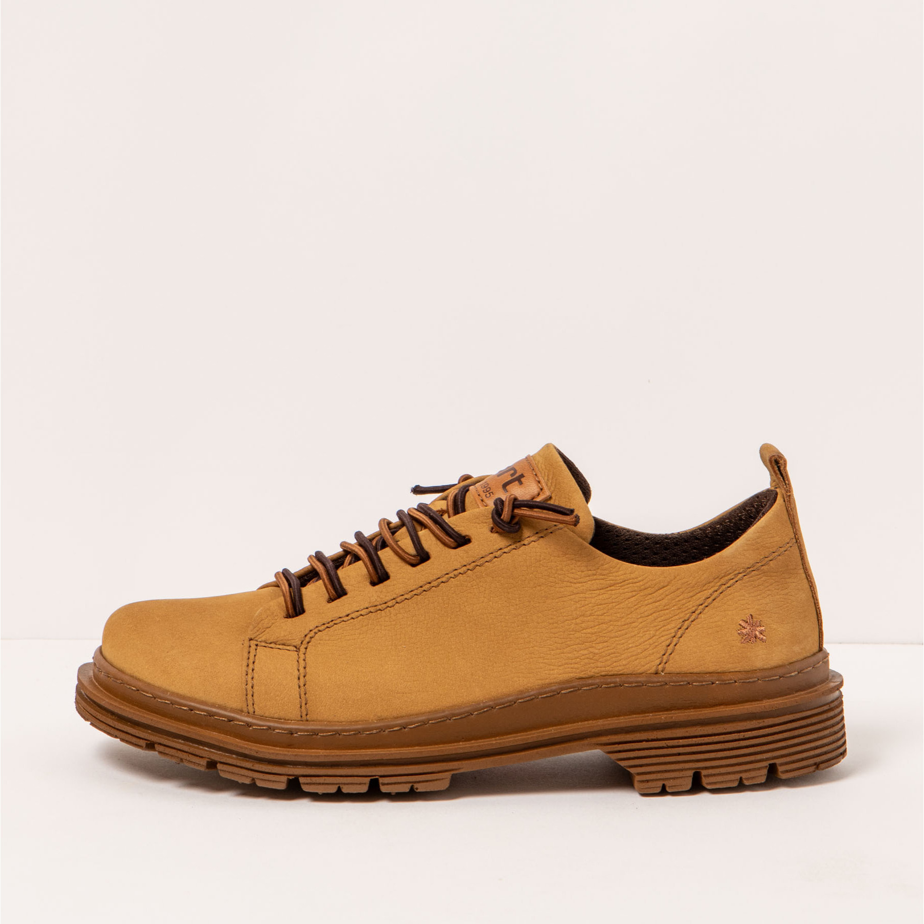 Zapatos 1897 NOBUCK KARAMEL/ BIRMINGHAM color Karamel