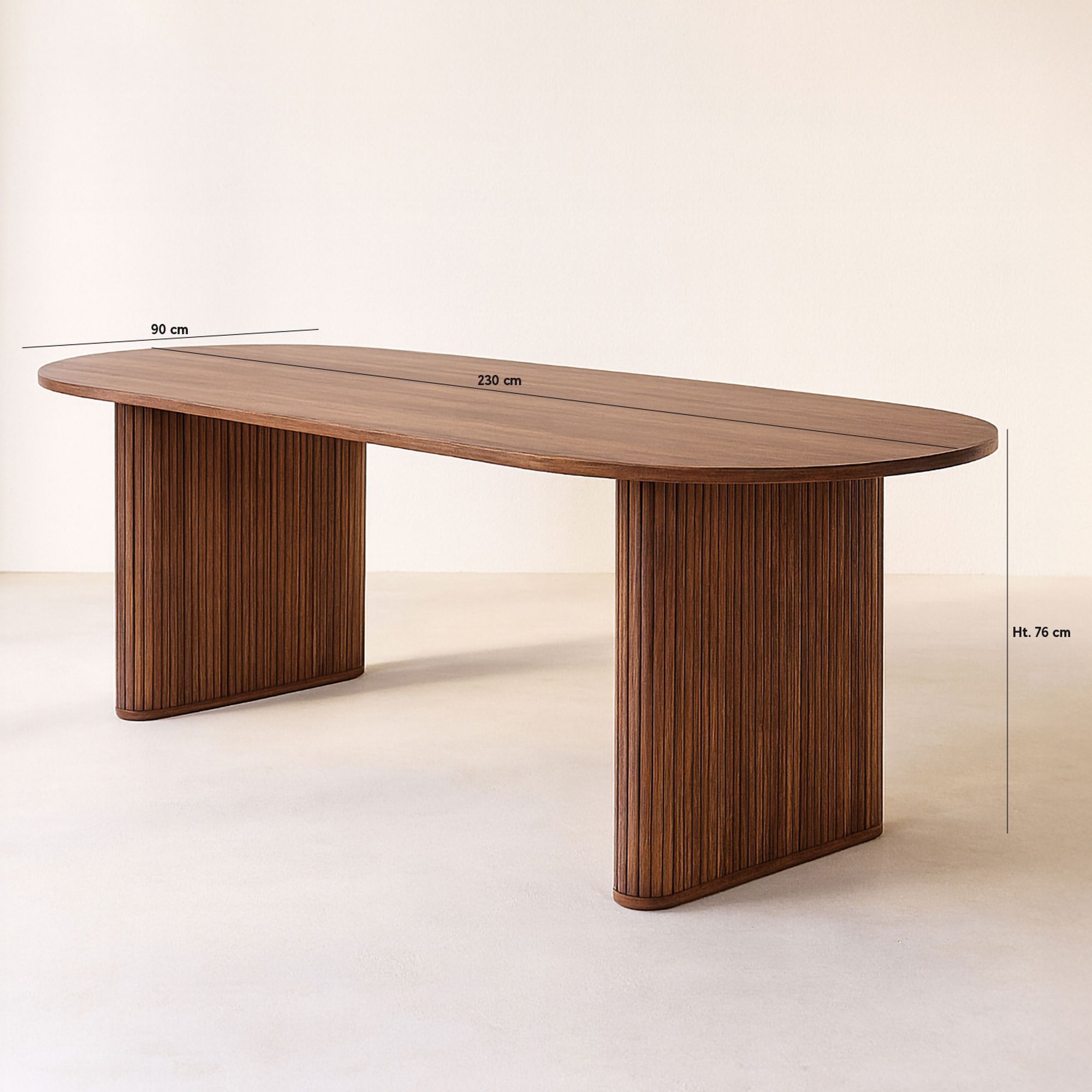 Table à manger ovale effet noyer et pieds striés 230cm SELMA