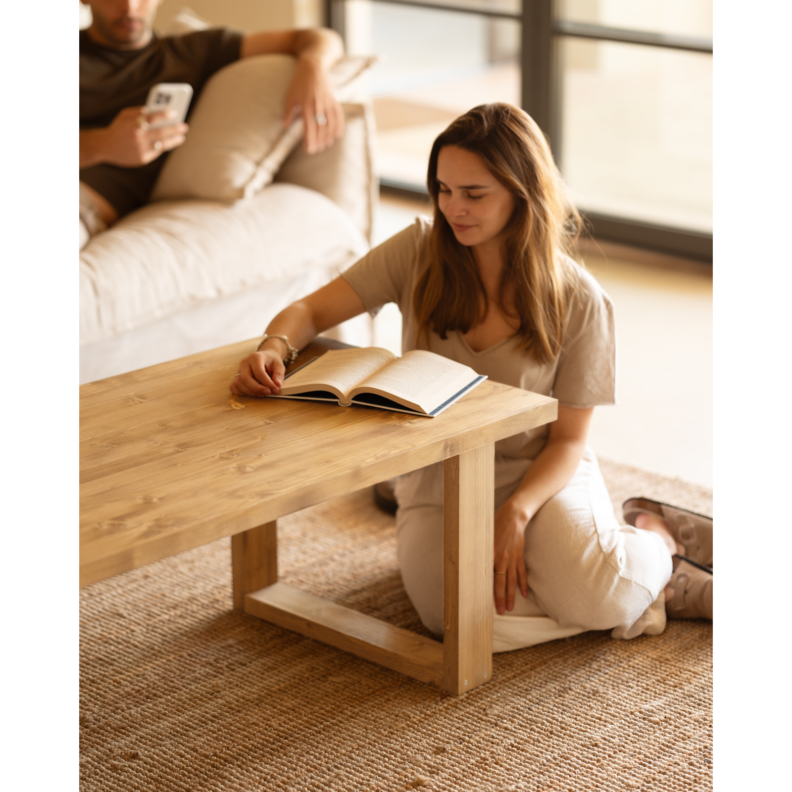 Mesa de centro de madera meciza en tono roble medio de varias medidas
