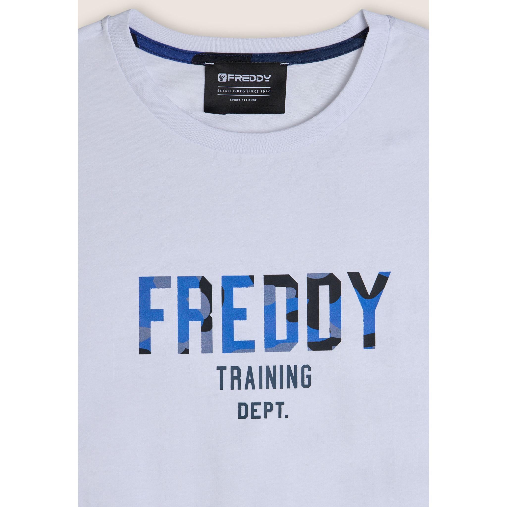 T-shirt comfort fit con maxi logo camouflage