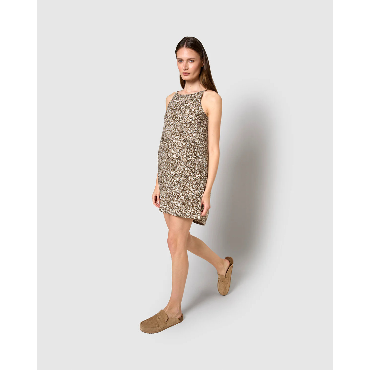 Vestido corto tirantes crepe linosa marrón