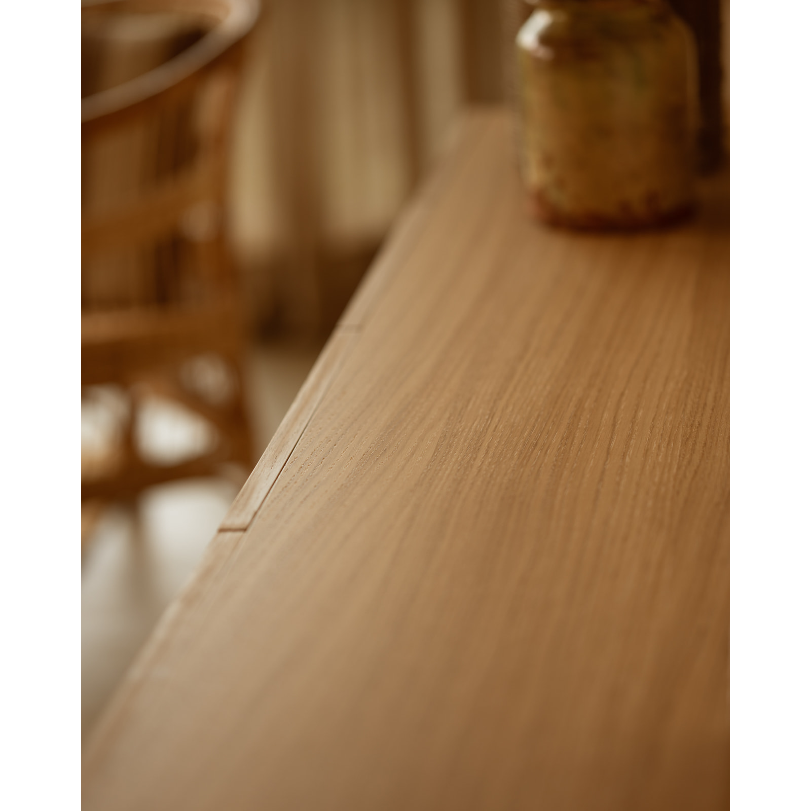 Aparador con 4 cajones de chapa de madera de roble natural de 176x40cm Alto: 75 Largo: 176 Ancho: 40