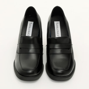 Mocassini in simil pelle con tacco comodo quadrato