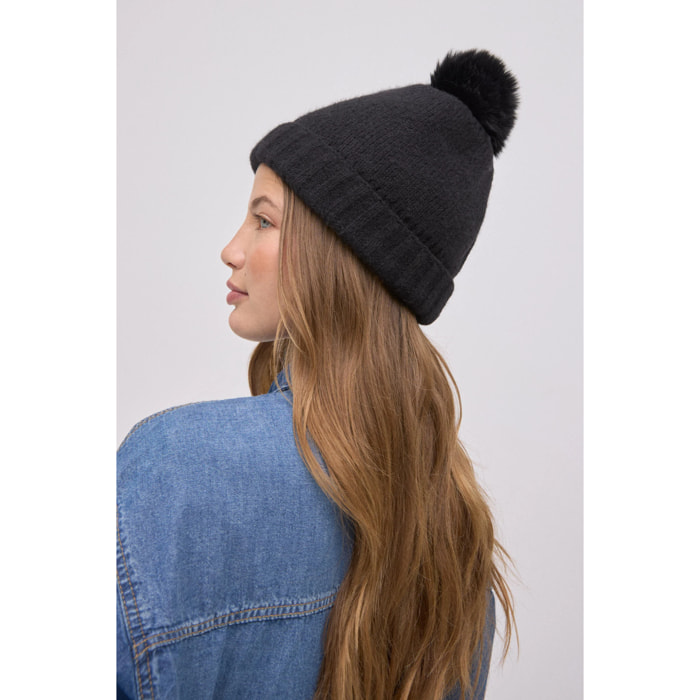 Cappello con pompon nero