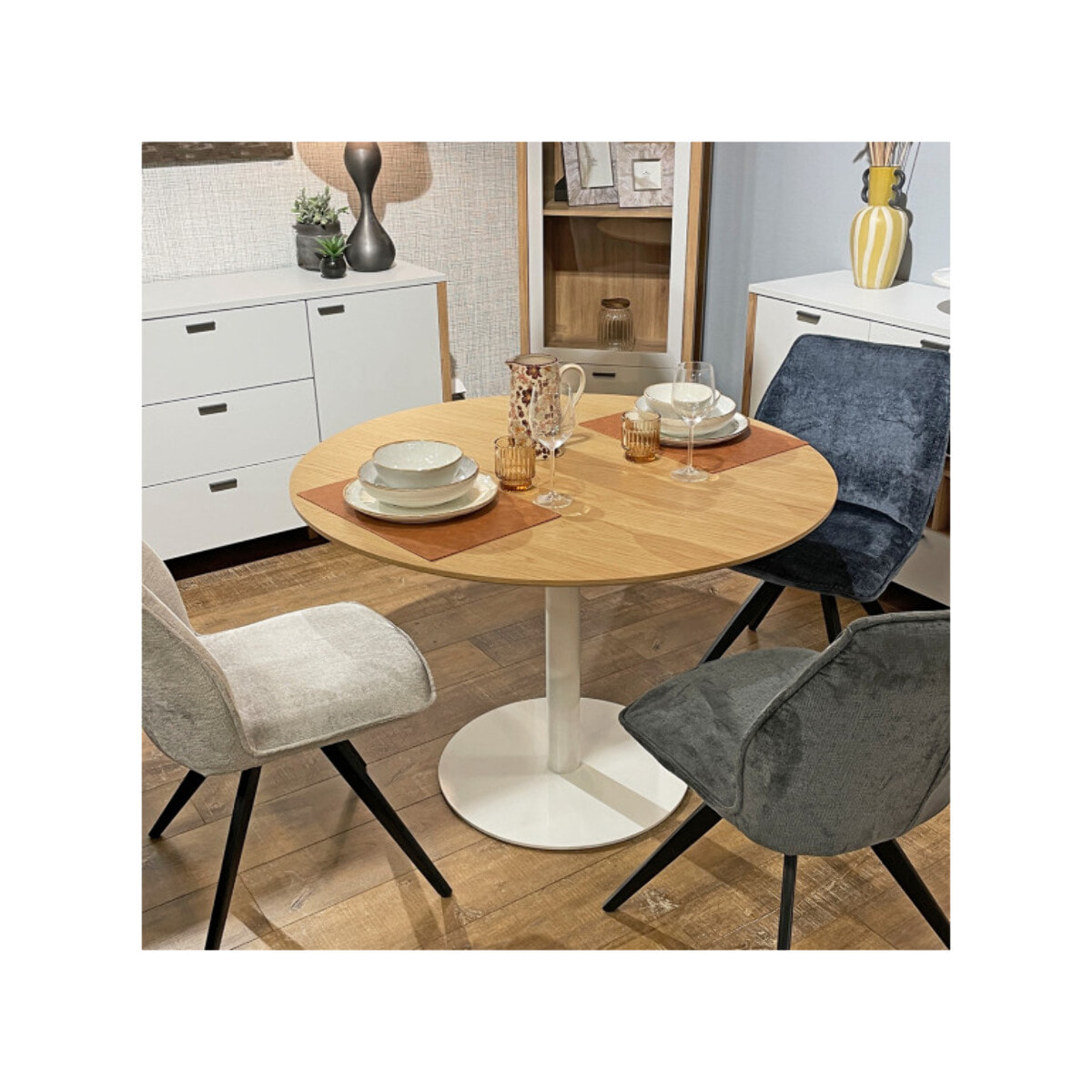 Table de repas ronde 110 cm plaqué chêne et pied métal blanc - FABIO