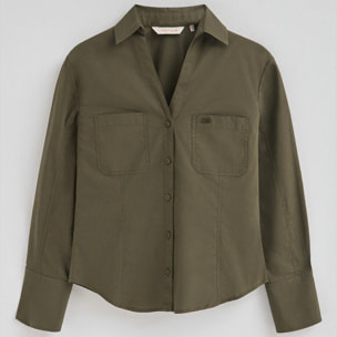 Camisa verde oliva de corte slim y cuello pico