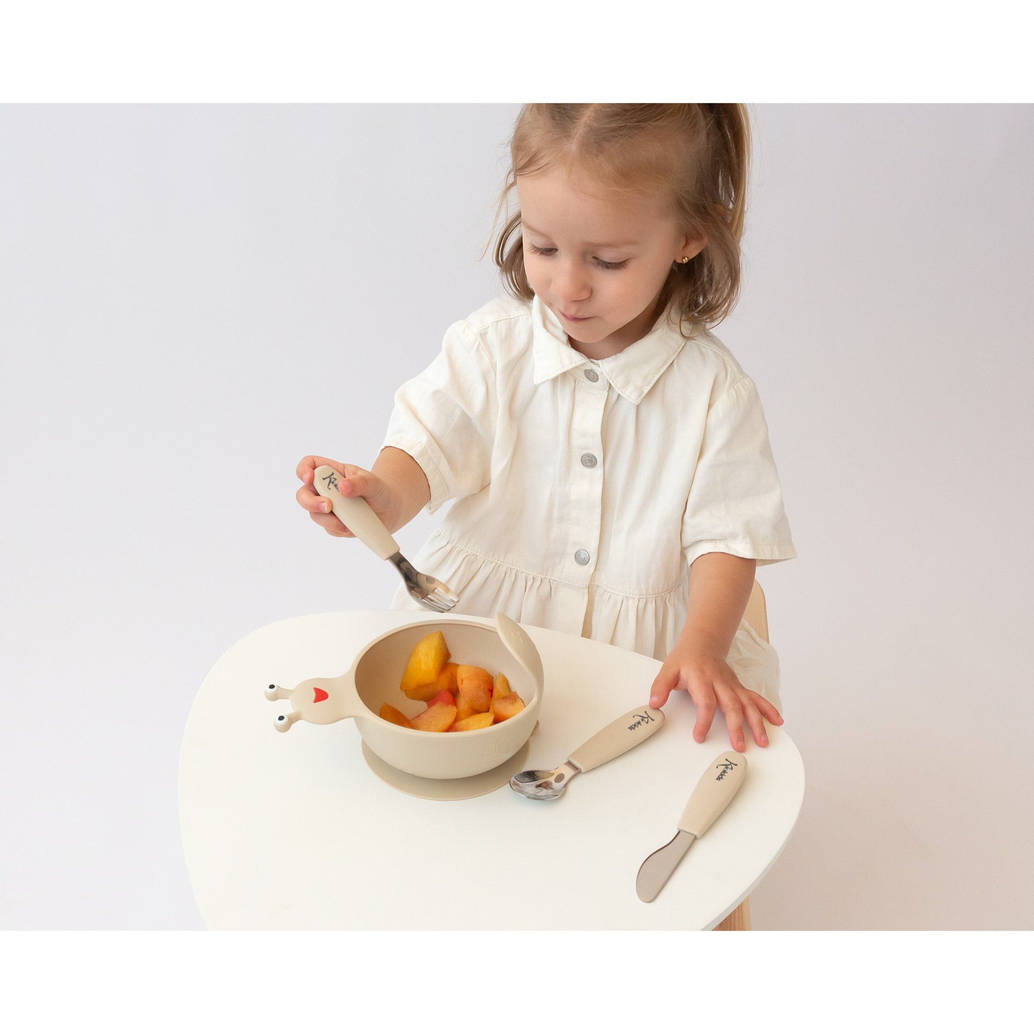 CUBIERTOS DE ACERO Y SILICONA BEIGE