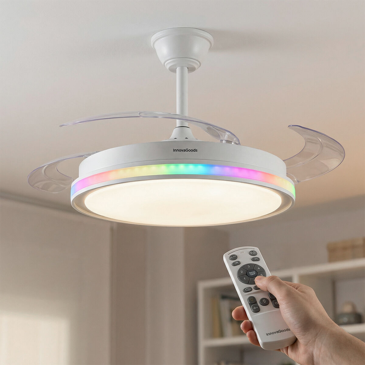 Ventilateur de plafond avec lumière LED RGB, 4 pales rétractables et télécommande InnovaGoods