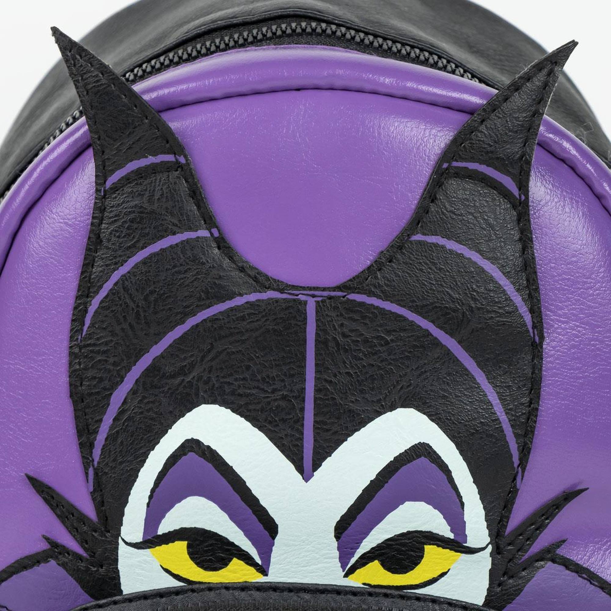 Mochila casual de villanas de disney - color negro - 22.5x22.5x7.cm - fabricada en pu - estampado de maléfica