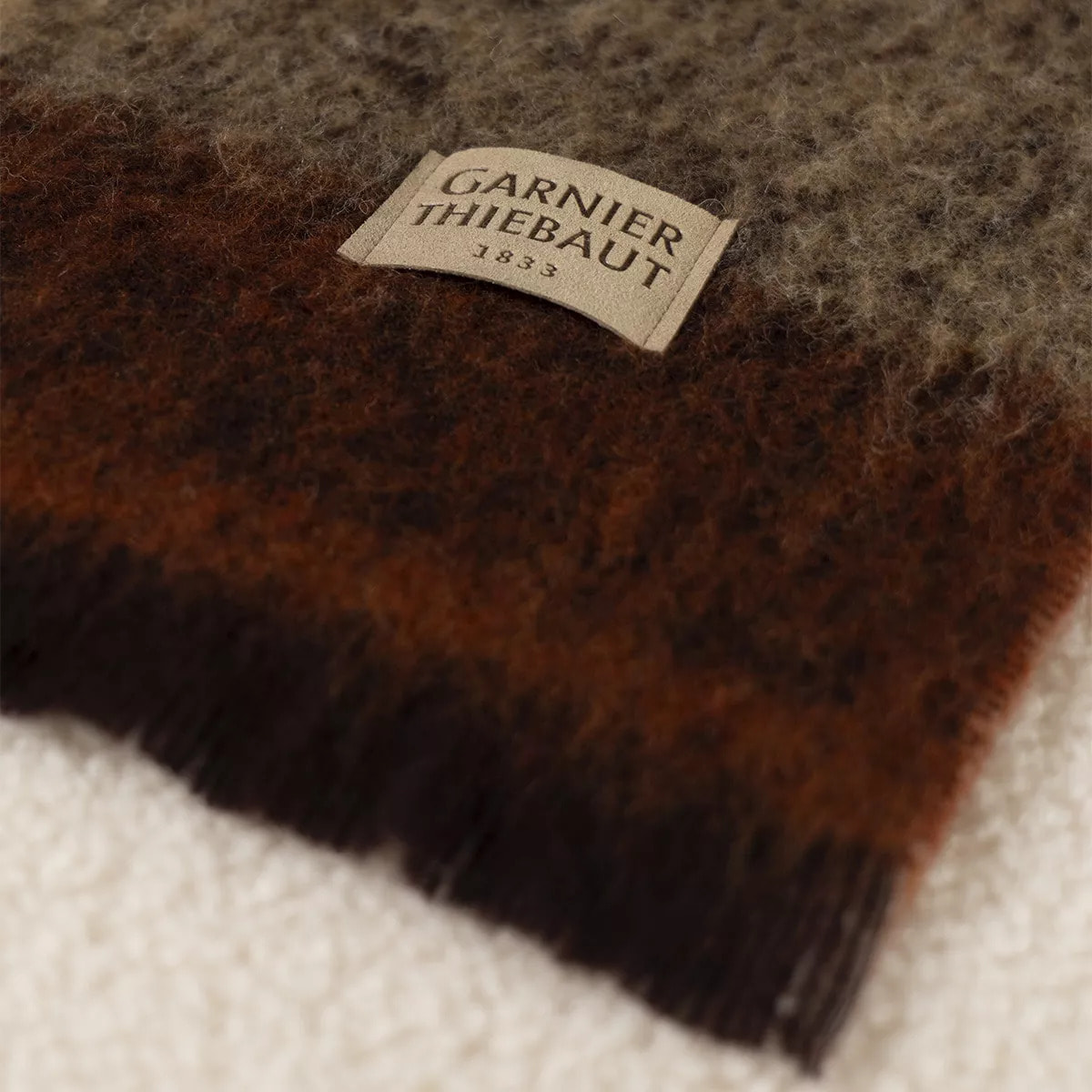 Plaid laine & autres fibres 200 g/m² motif jacquard bordeaux brun Mohaira ecossais sienne