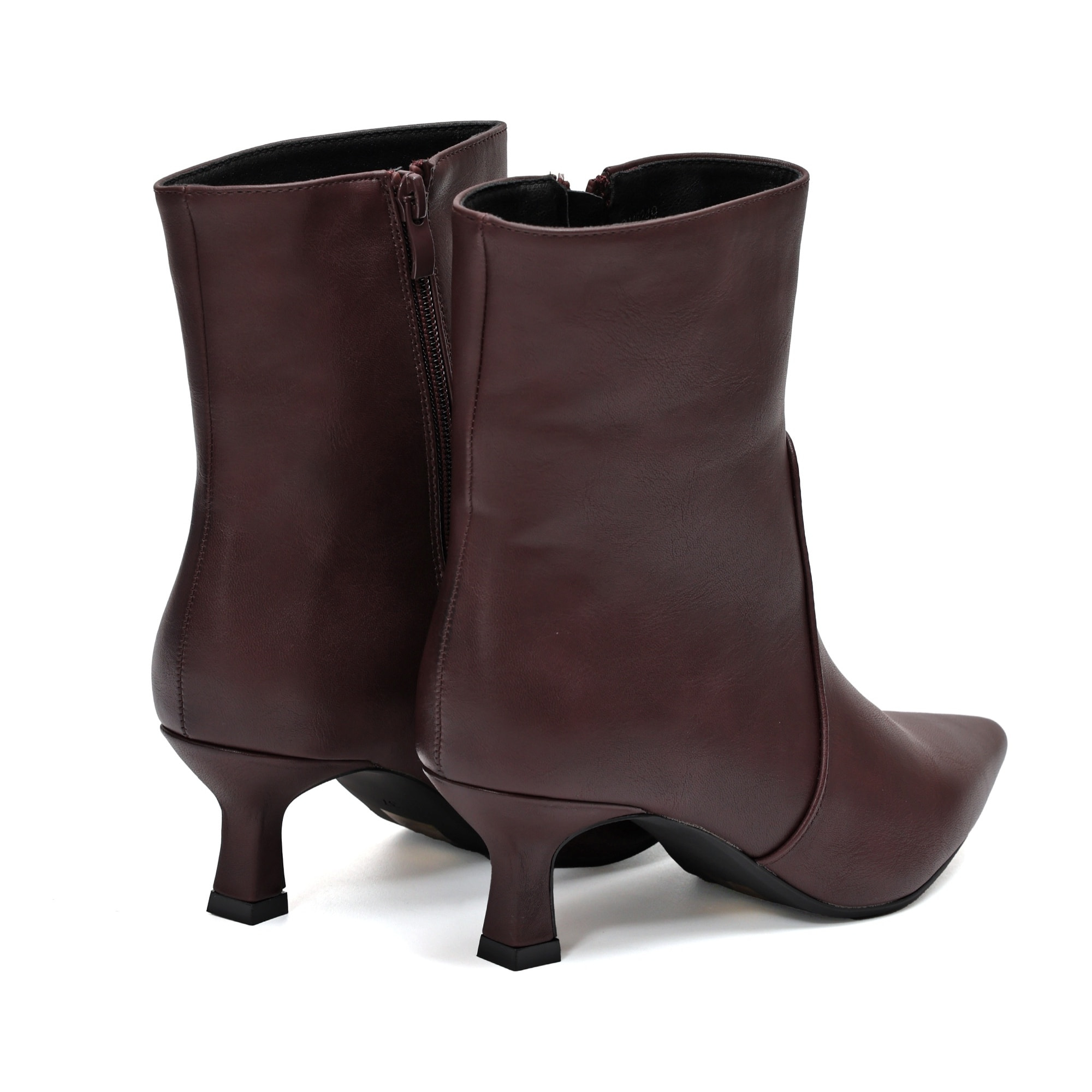 Stivaletto in simil pelle con tacco