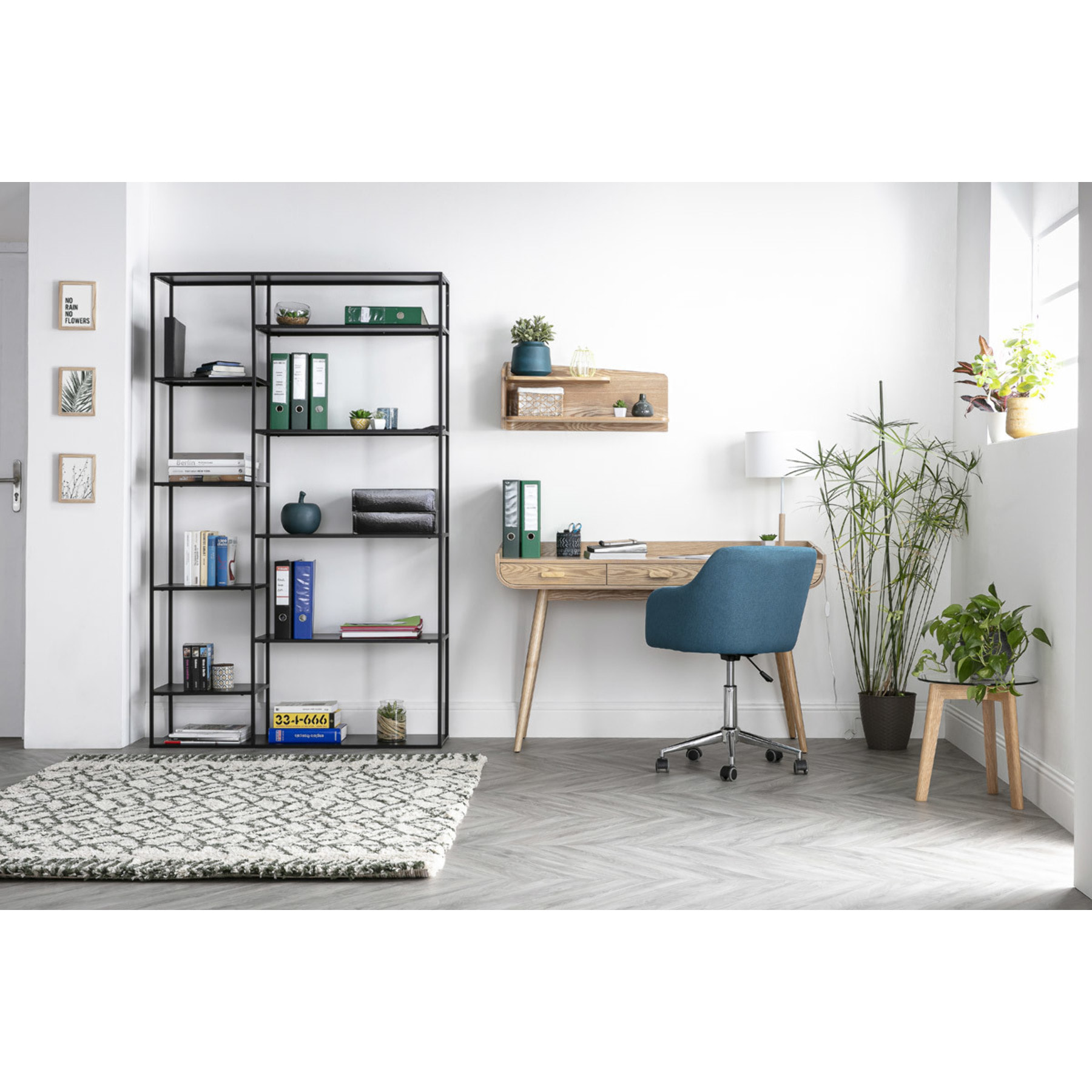 Chaise de bureau à roulettes capitonnée en tissu bleu canard et acier chromé BALTIK