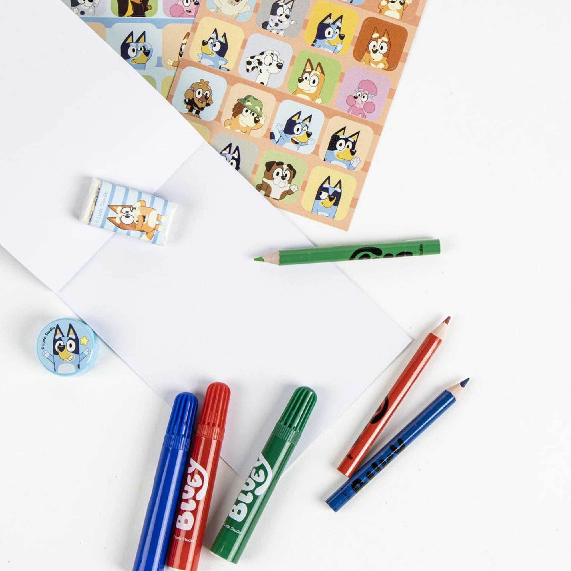 Set Papelería Coloreable Trolley Bluey