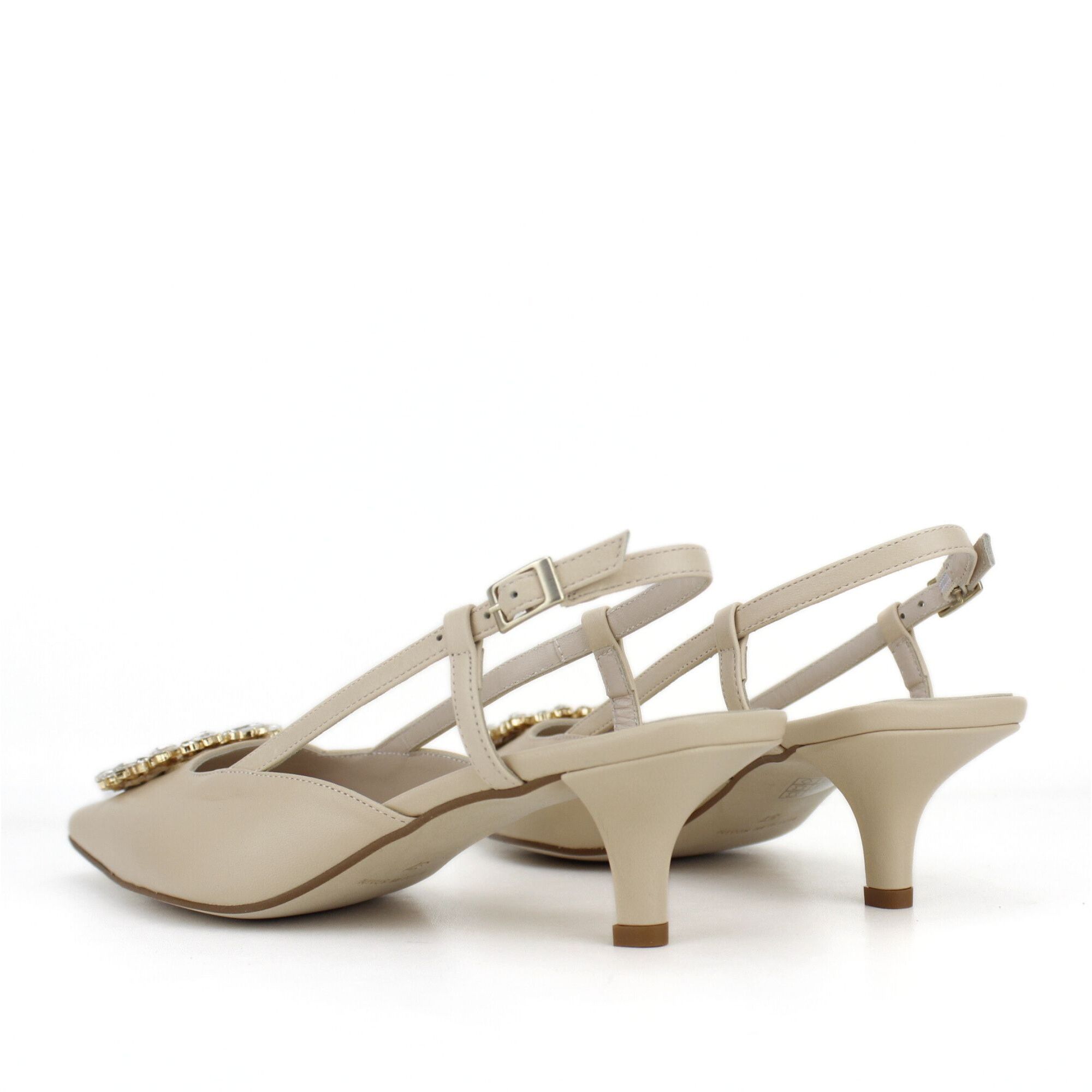 Salón de vestir en piel. Tacón de 6 cm