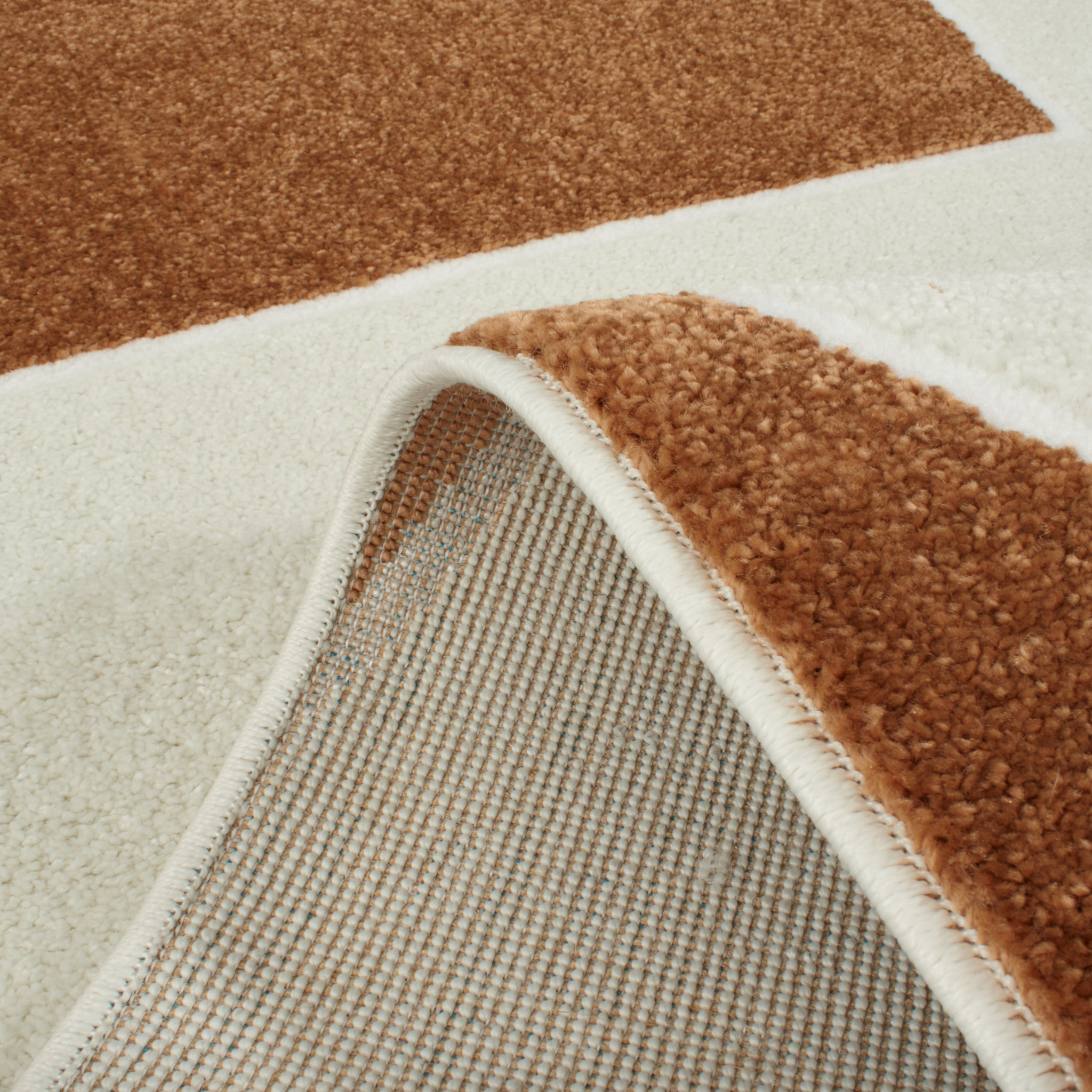 MEMPHIS - Tapis géométrique en polypropylène motif marron